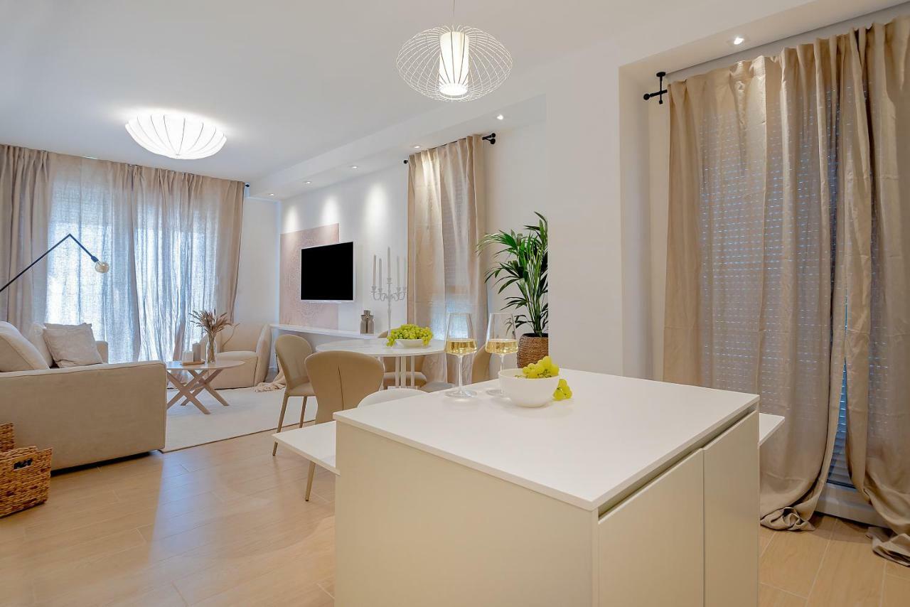 ספליט The Pleasurist - Apartment With Private Heated Pool And Terrace מראה חיצוני תמונה